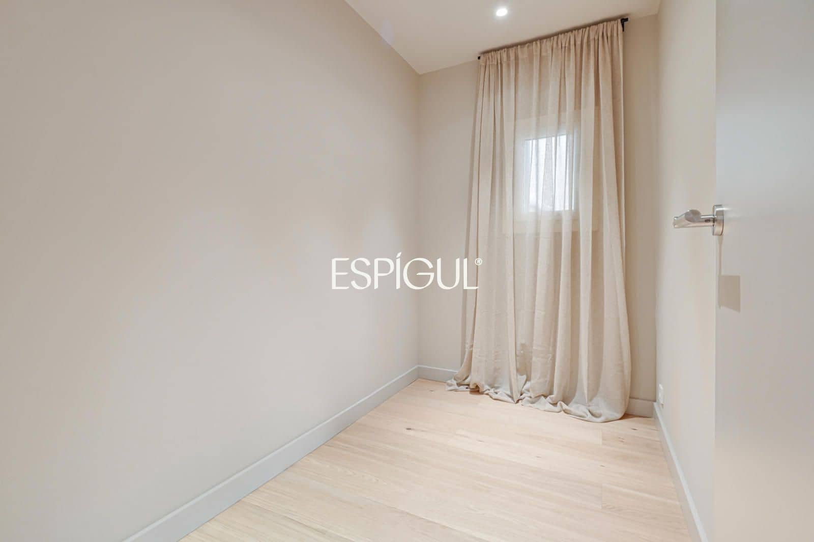 Piso de 4 habitaciones en Barcelona ciudad en venta - 1.590.000 € (Ref: 10113396)