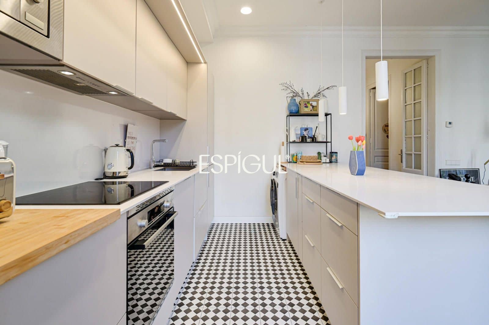 4 soveværelse Lejlighed til salg i Barcelona by - € 790.000 (Ref: 10116045)