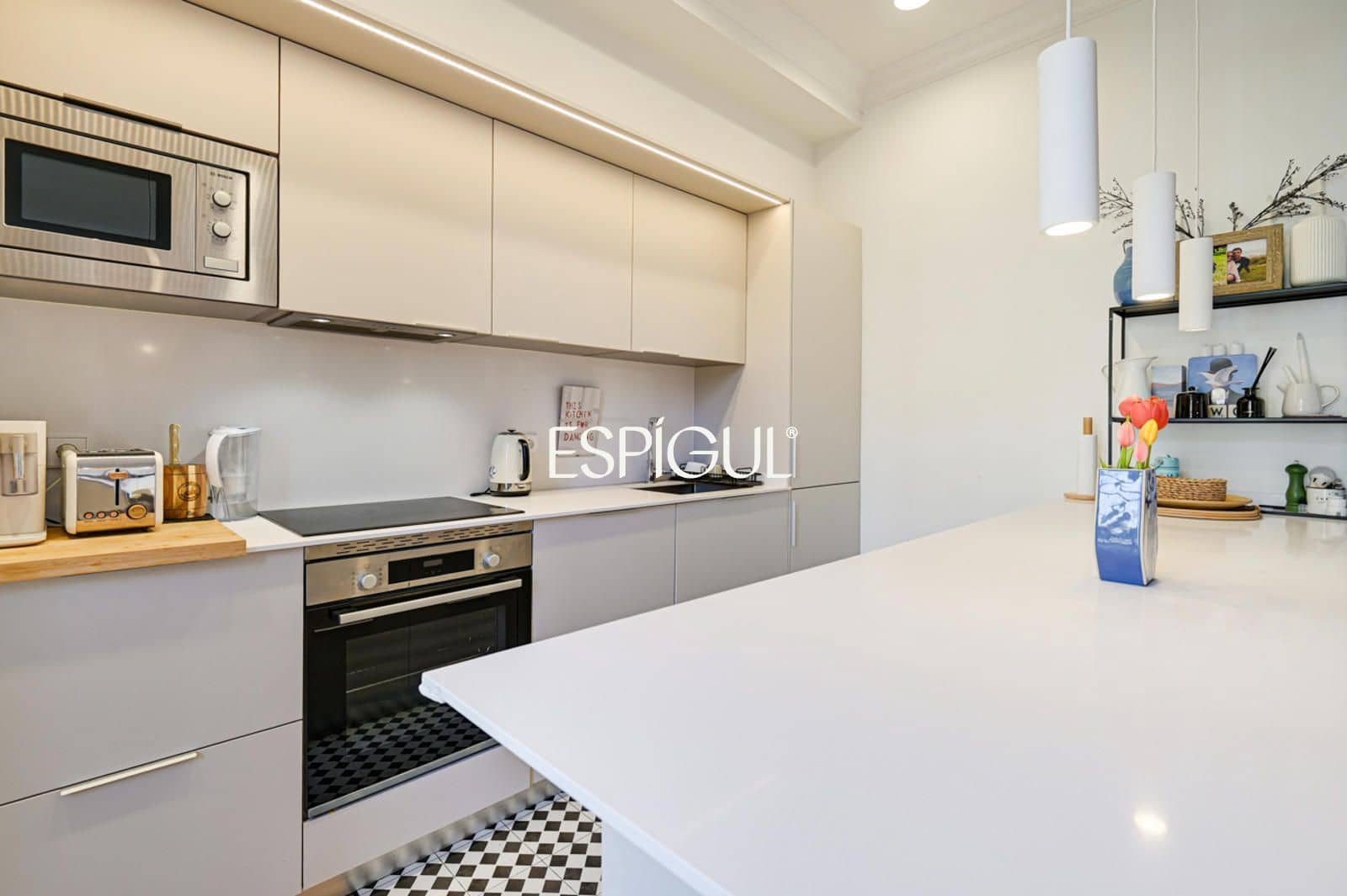 4 soveværelse Lejlighed til salg i Barcelona by - € 790.000 (Ref: 10116045)
