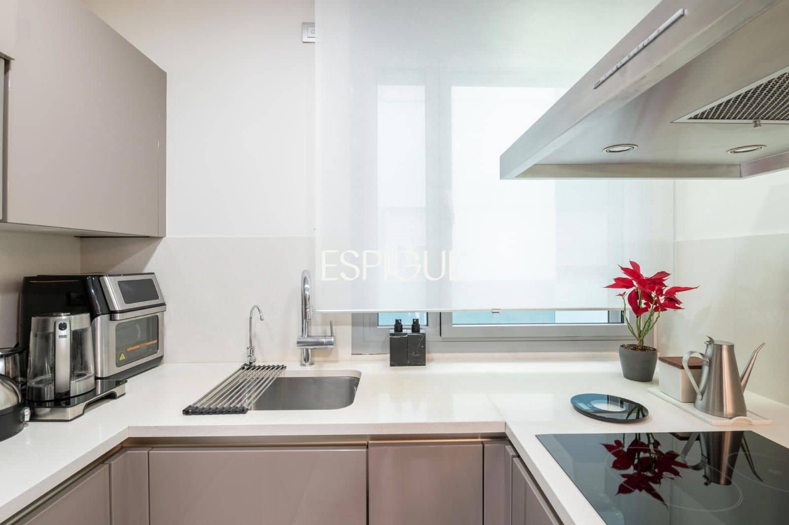 4 slaapkamer Flat te koop in Barcelona stad met garage - € 1.590.000 (Ref: 10170293)