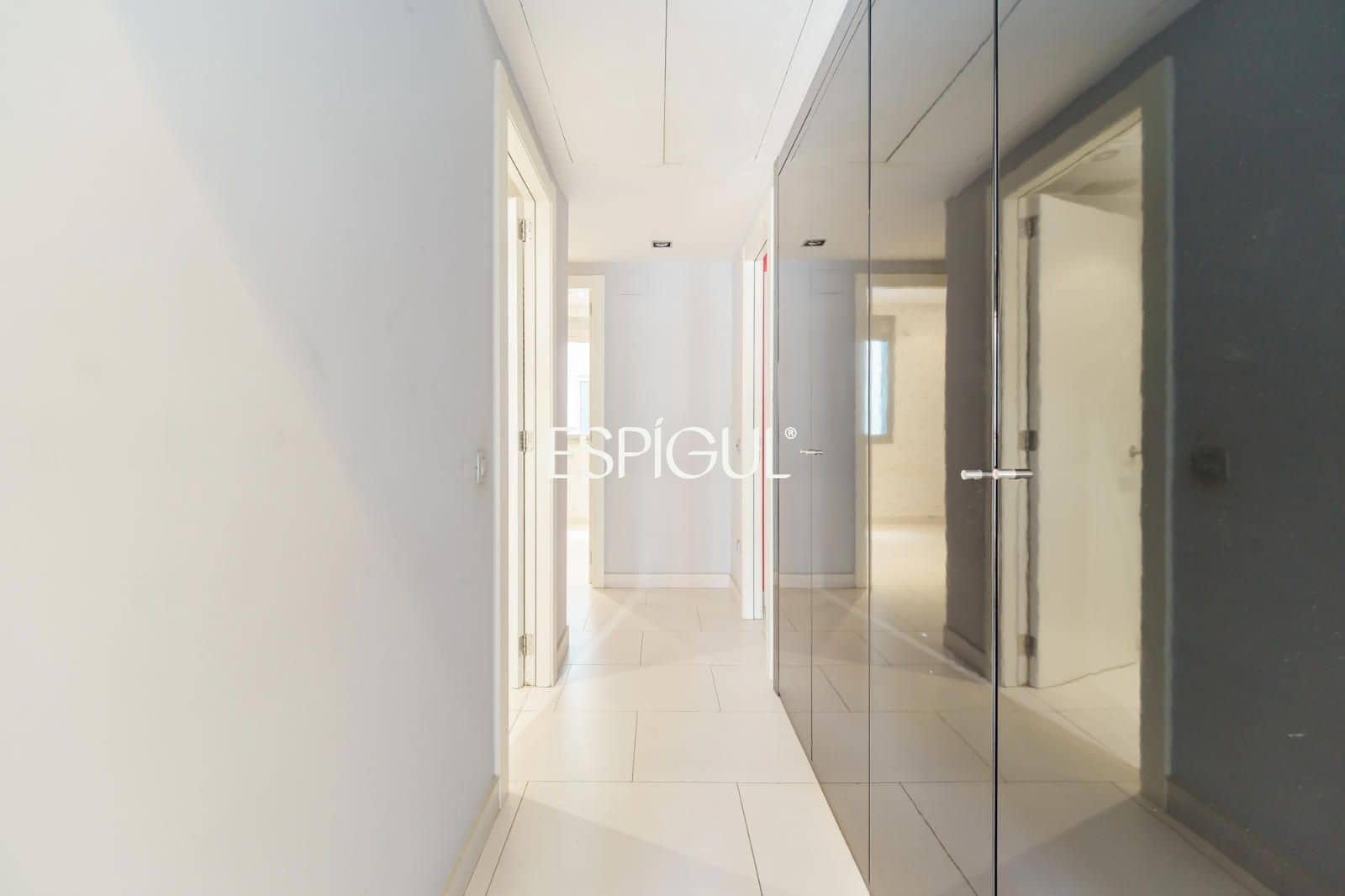 4 slaapkamer Flat te koop in Barcelona stad met garage - € 1.590.000 (Ref: 10170293)