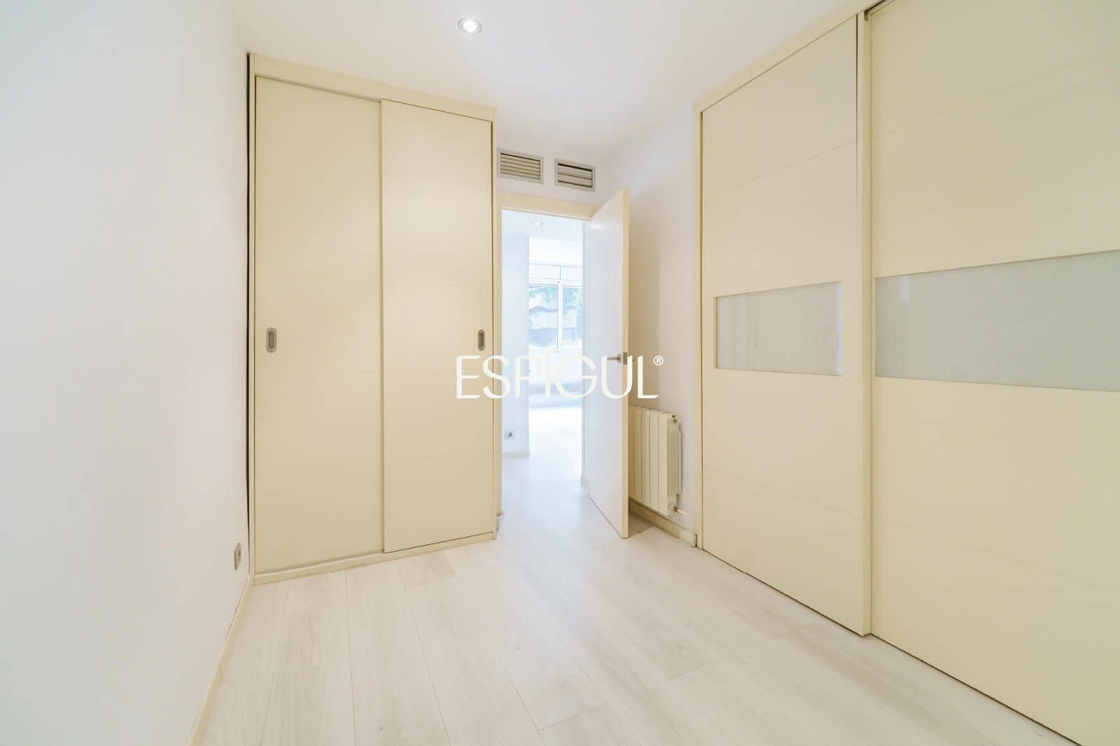 4 sypialnia Mieszkanie na sprzedaż w Miasto Barcelona z basenem garażem - 740 000 € (Ref: 10179552)