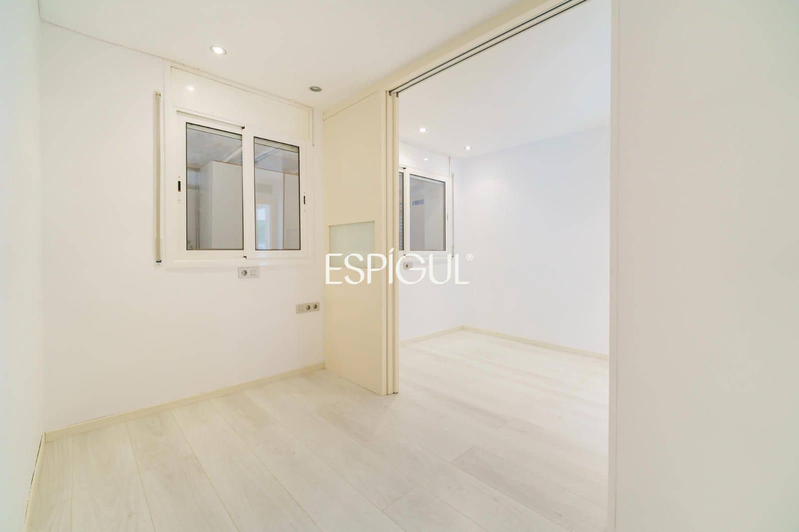 4 sypialnia Mieszkanie na sprzedaż w Miasto Barcelona z basenem garażem - 740 000 € (Ref: 10179552)
