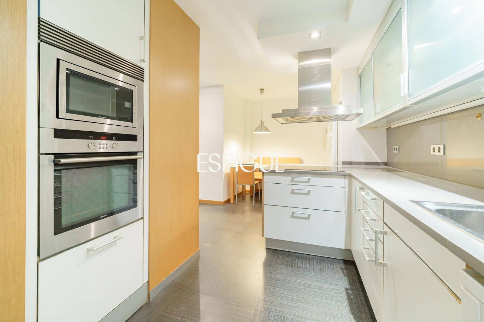 4 sypialnia Mieszkanie na sprzedaż w Miasto Barcelona z basenem garażem - 740 000 € (Ref: 10179552)