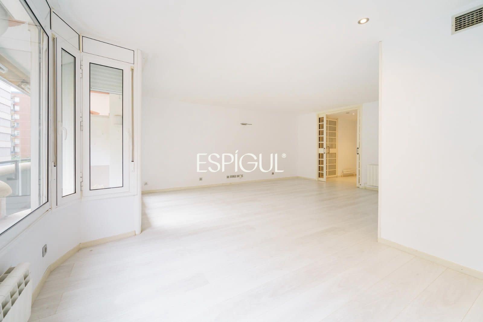 4 sypialnia Mieszkanie na sprzedaż w Miasto Barcelona z basenem garażem - 740 000 € (Ref: 10179552)