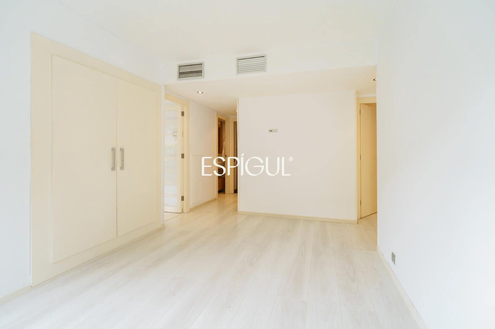 4 sypialnia Mieszkanie na sprzedaż w Miasto Barcelona z basenem garażem - 740 000 € (Ref: 10179552)