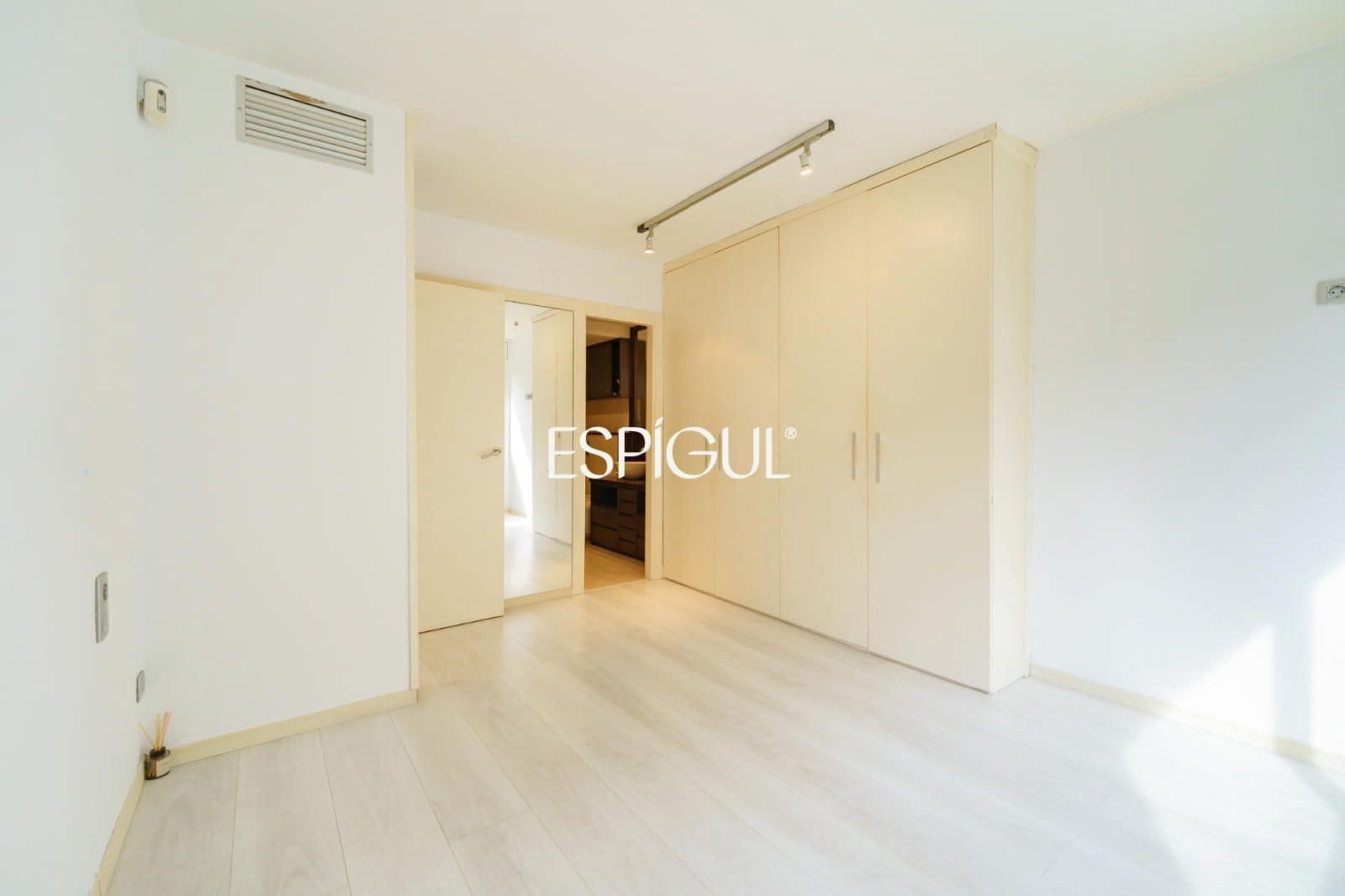 4 sypialnia Mieszkanie na sprzedaż w Miasto Barcelona z basenem garażem - 740 000 € (Ref: 10179552)