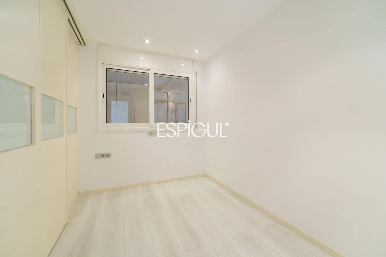 4 sypialnia Mieszkanie na sprzedaż w Miasto Barcelona z basenem garażem - 740 000 € (Ref: 10179552)