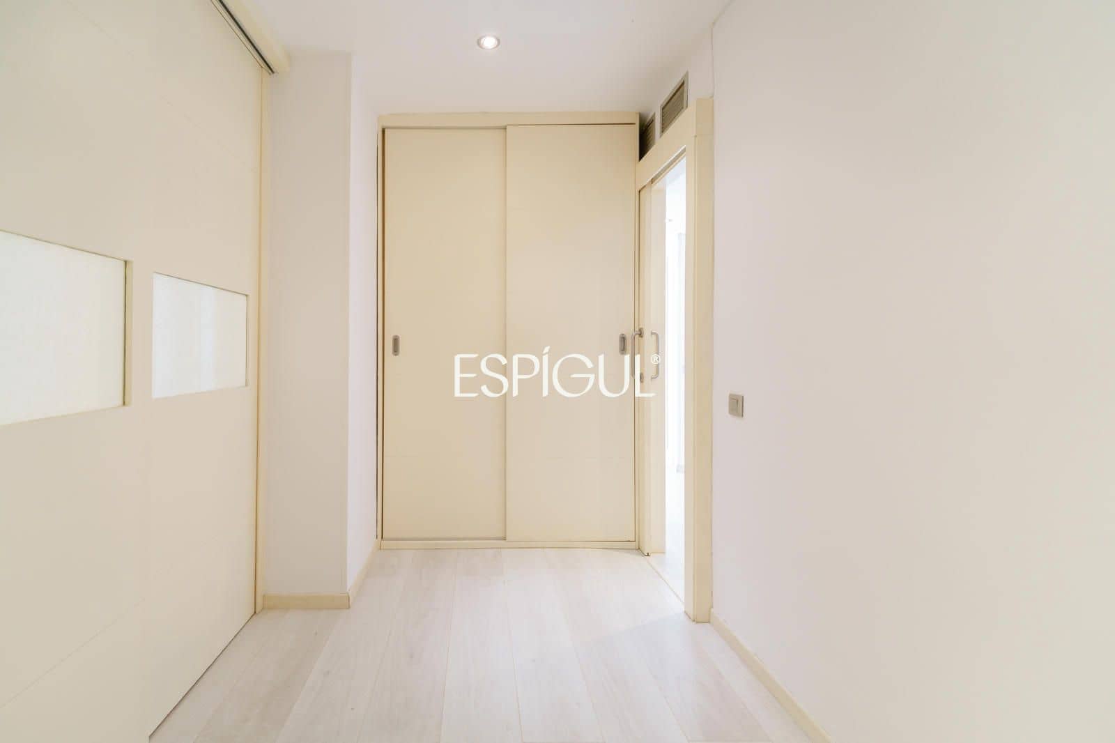 4 sypialnia Mieszkanie na sprzedaż w Miasto Barcelona z basenem garażem - 740 000 € (Ref: 10179552)