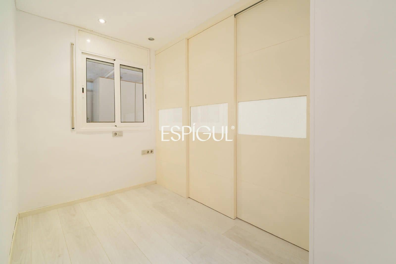 4 sypialnia Mieszkanie na sprzedaż w Miasto Barcelona z basenem garażem - 740 000 € (Ref: 10179552)