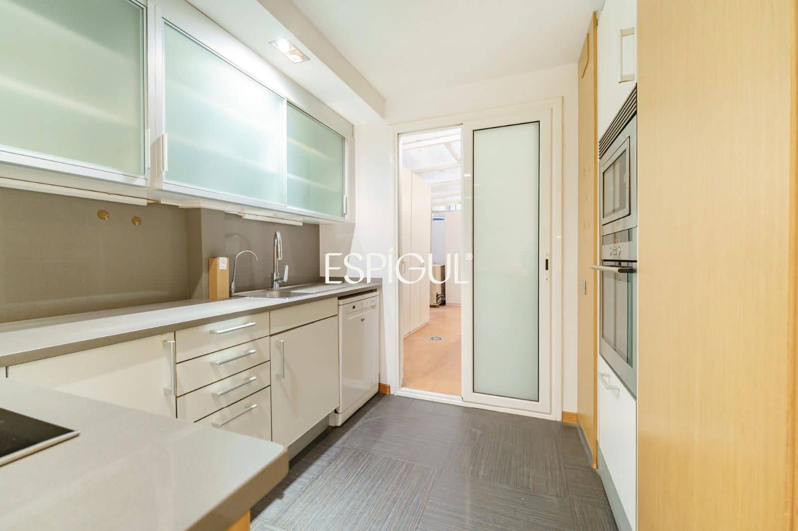 4 sypialnia Mieszkanie na sprzedaż w Miasto Barcelona z basenem garażem - 740 000 € (Ref: 10179552)