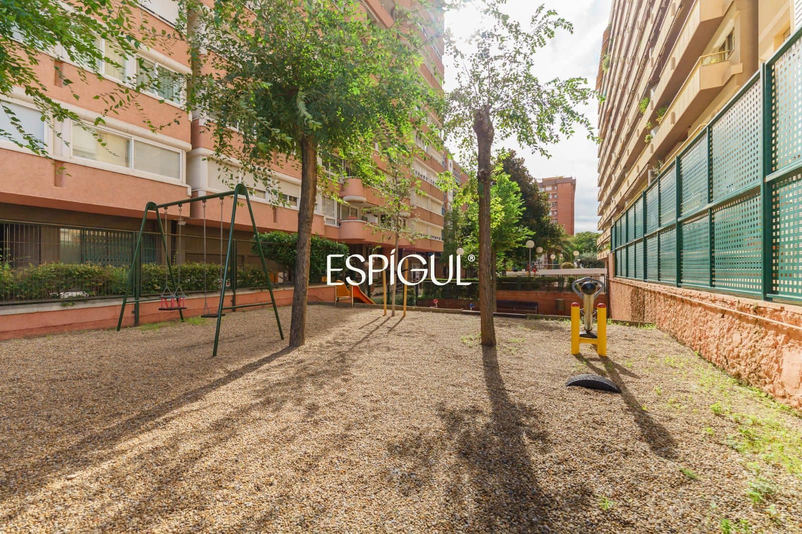 4 sypialnia Mieszkanie na sprzedaż w Miasto Barcelona z basenem garażem - 740 000 € (Ref: 10179552)