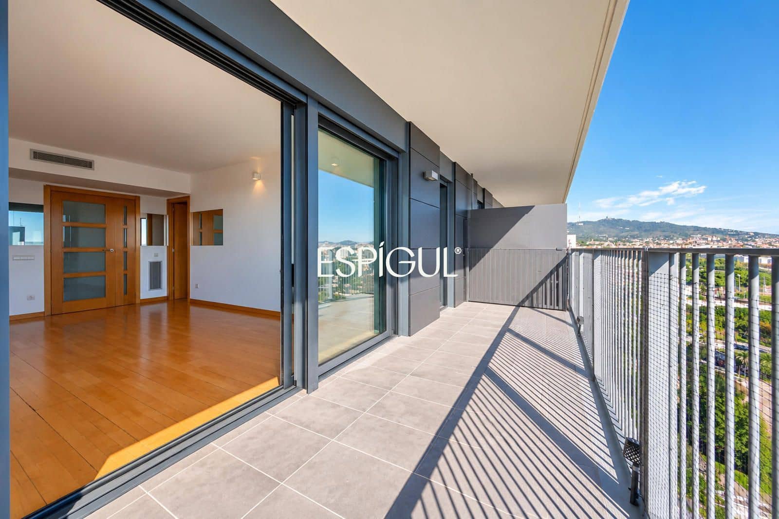 2 soverom Penthouse til salgs i Barcelona by med garasje - € 620 000 (Ref: 10185865)