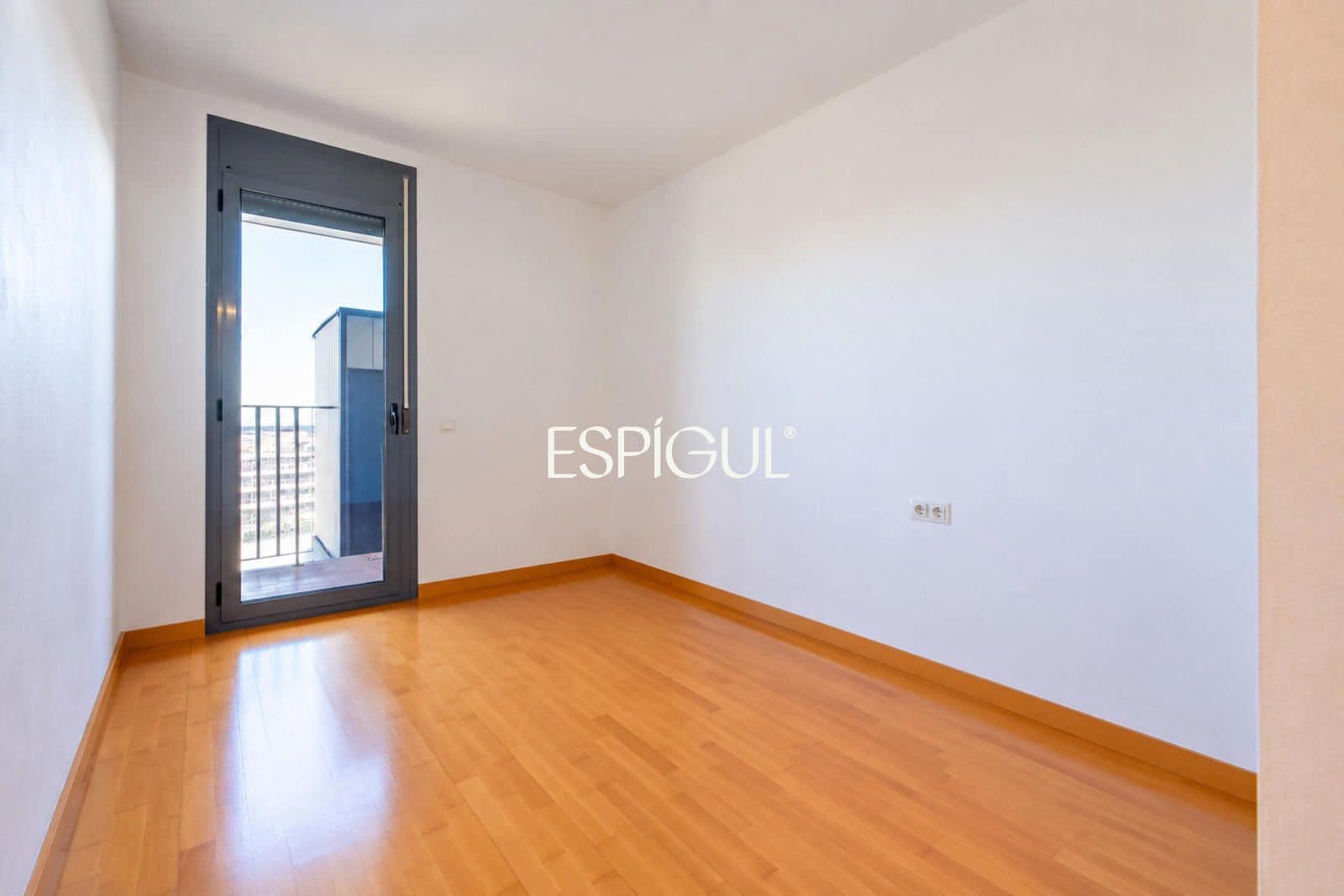 2 soverom Penthouse til salgs i Barcelona by med garasje - € 620 000 (Ref: 10185865)