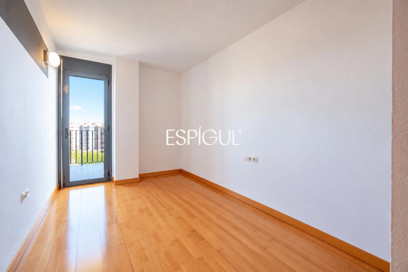 2 soverom Penthouse til salgs i Barcelona by med garasje - € 620 000 (Ref: 10185865)