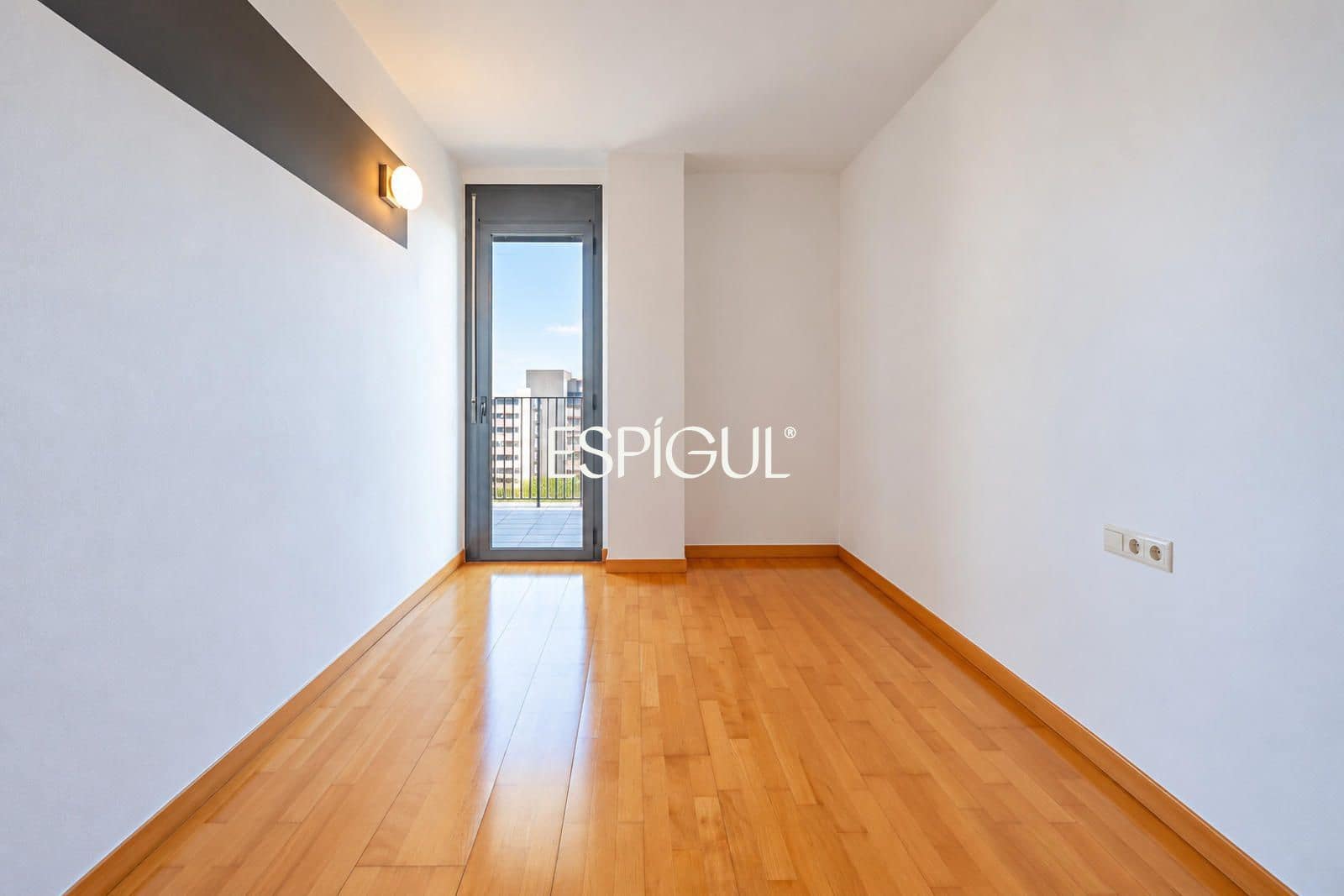 2 soverom Penthouse til salgs i Barcelona by med garasje - € 620 000 (Ref: 10185865)