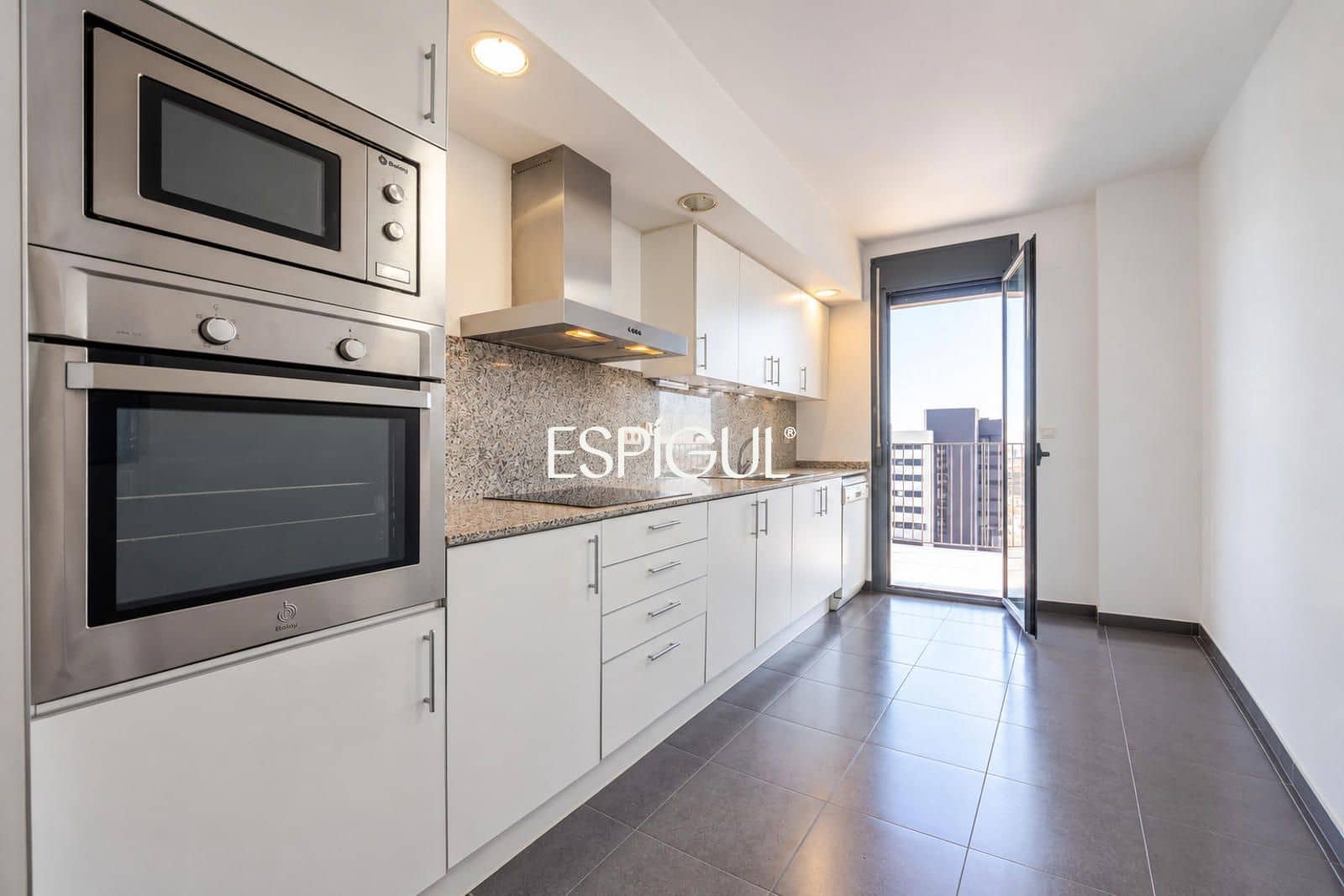 2 soverom Penthouse til salgs i Barcelona by med garasje - € 620 000 (Ref: 10185865)