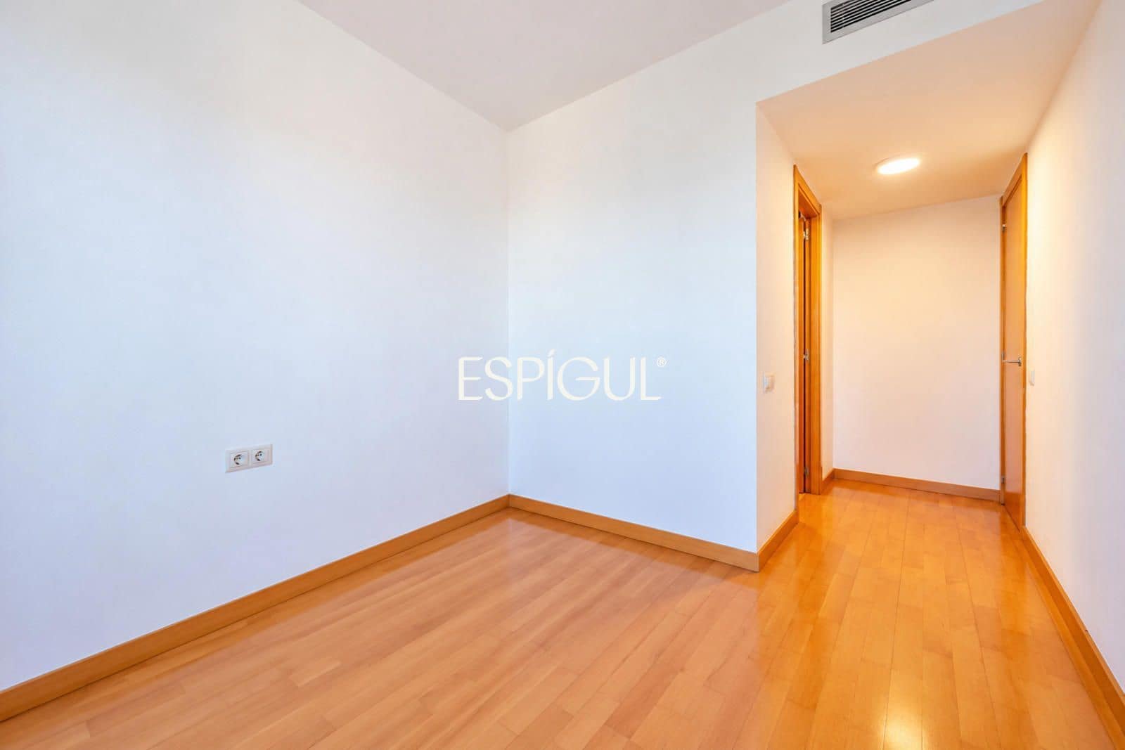 2 soverom Penthouse til salgs i Barcelona by med garasje - € 620 000 (Ref: 10185865)