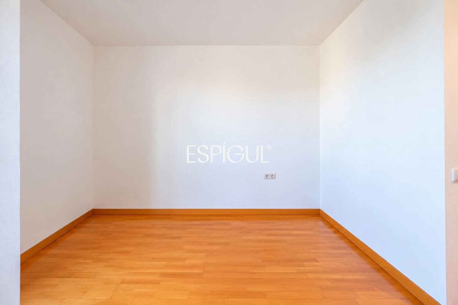 2 soverom Penthouse til salgs i Barcelona by med garasje - € 620 000 (Ref: 10185865)