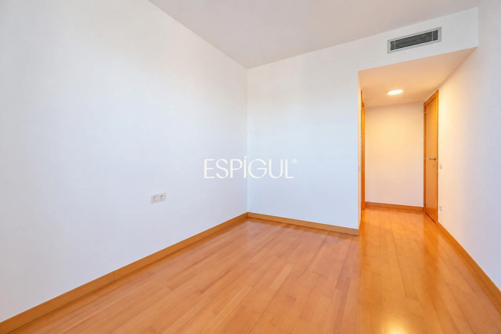 2 soverom Penthouse til salgs i Barcelona by med garasje - € 620 000 (Ref: 10185865)