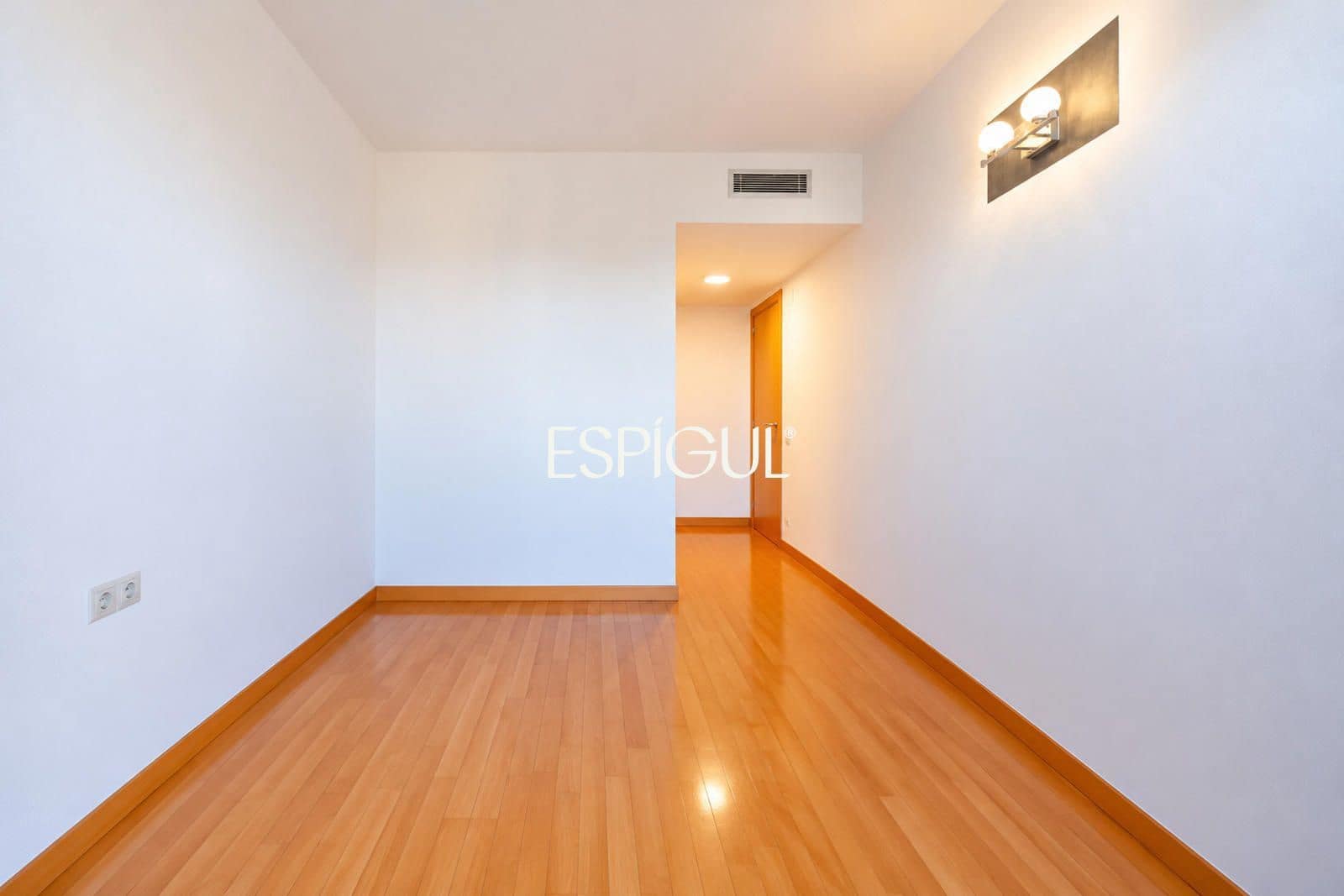 2 soverom Penthouse til salgs i Barcelona by med garasje - € 620 000 (Ref: 10185865)