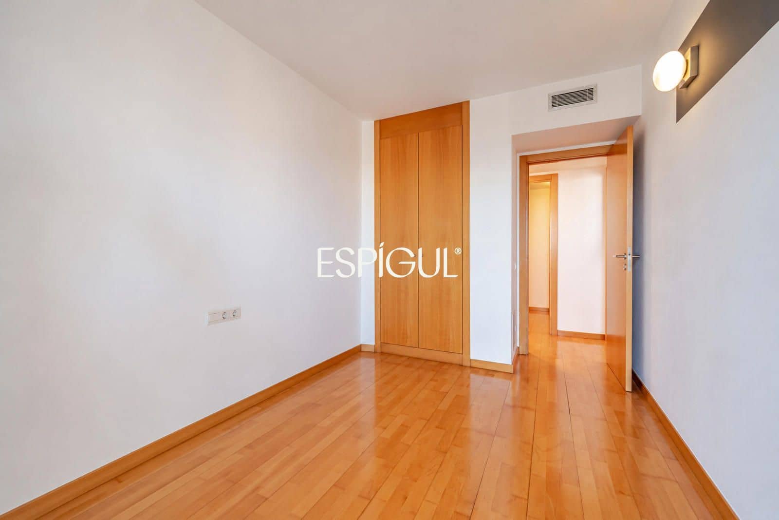 2 soverom Penthouse til salgs i Barcelona by med garasje - € 620 000 (Ref: 10185865)