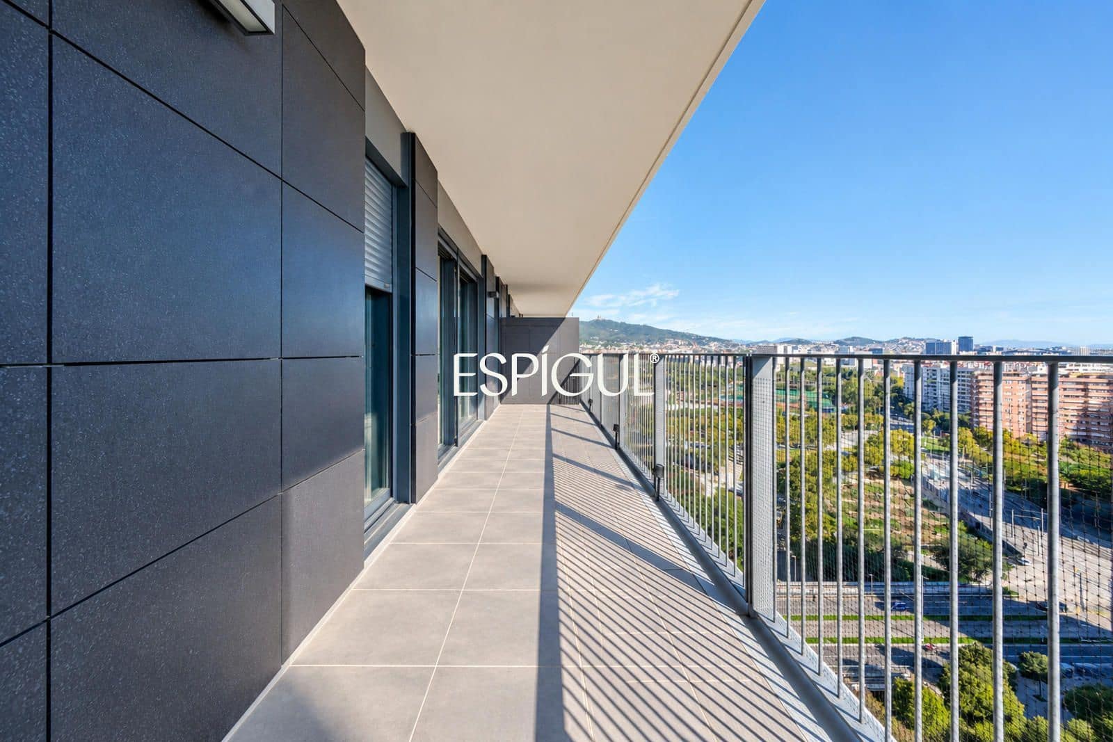 2 soverom Penthouse til salgs i Barcelona by med garasje - € 620 000 (Ref: 10185865)