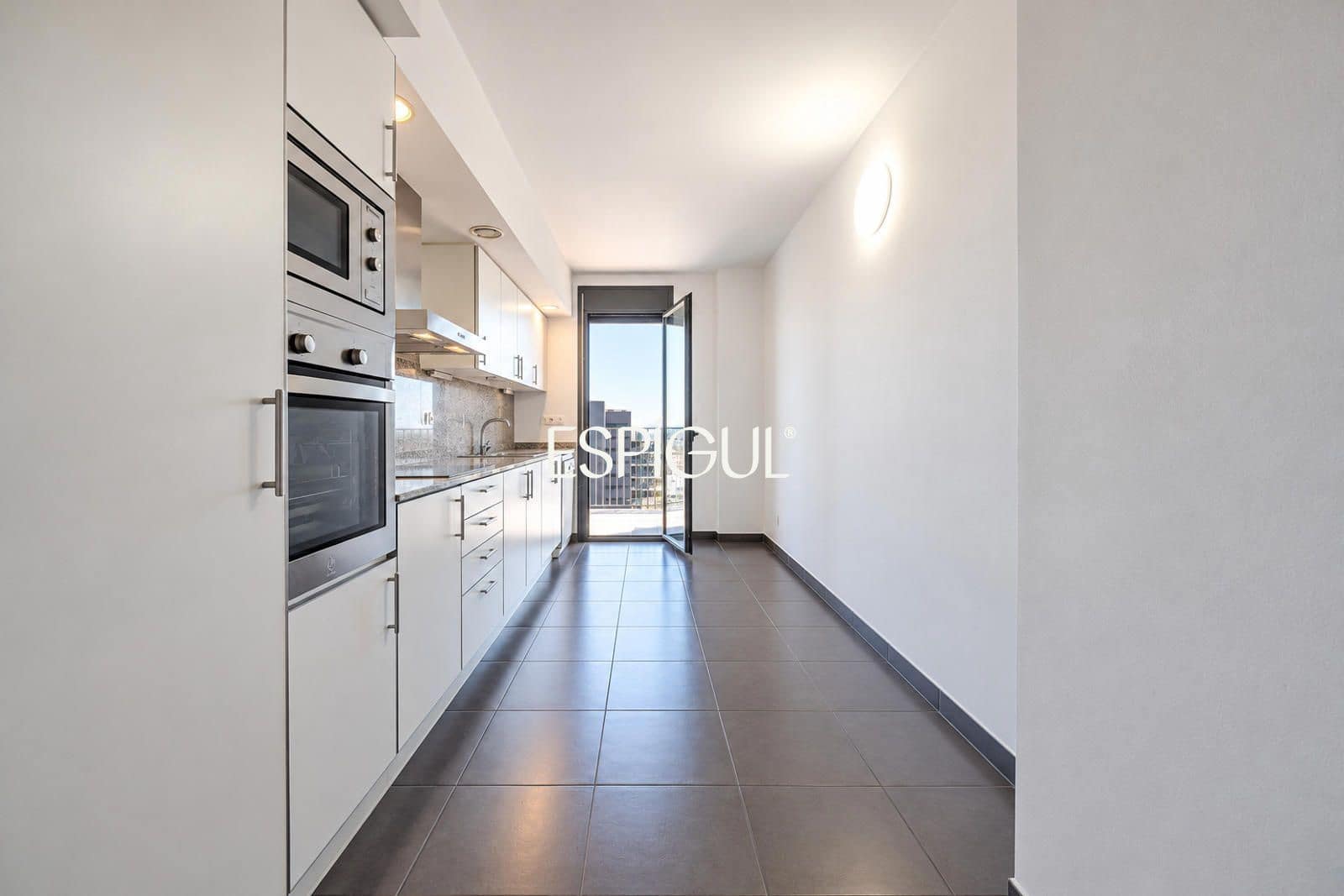 2 soverom Penthouse til salgs i Barcelona by med garasje - € 620 000 (Ref: 10185865)