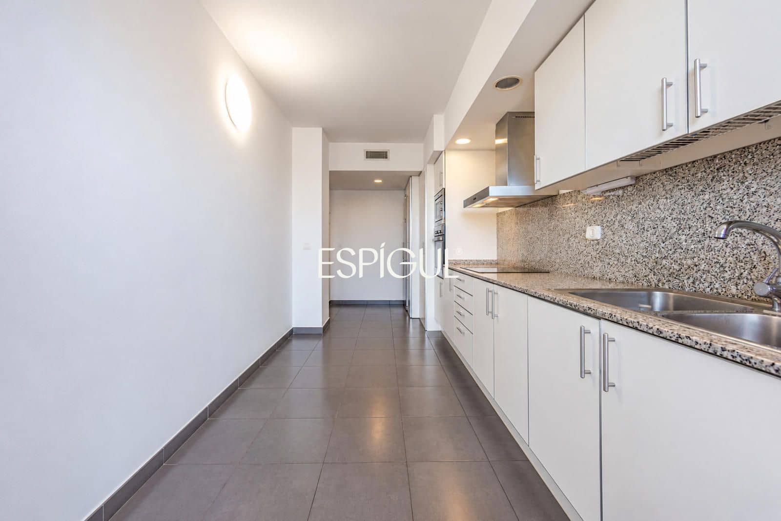 2 soverom Penthouse til salgs i Barcelona by med garasje - € 620 000 (Ref: 10185865)