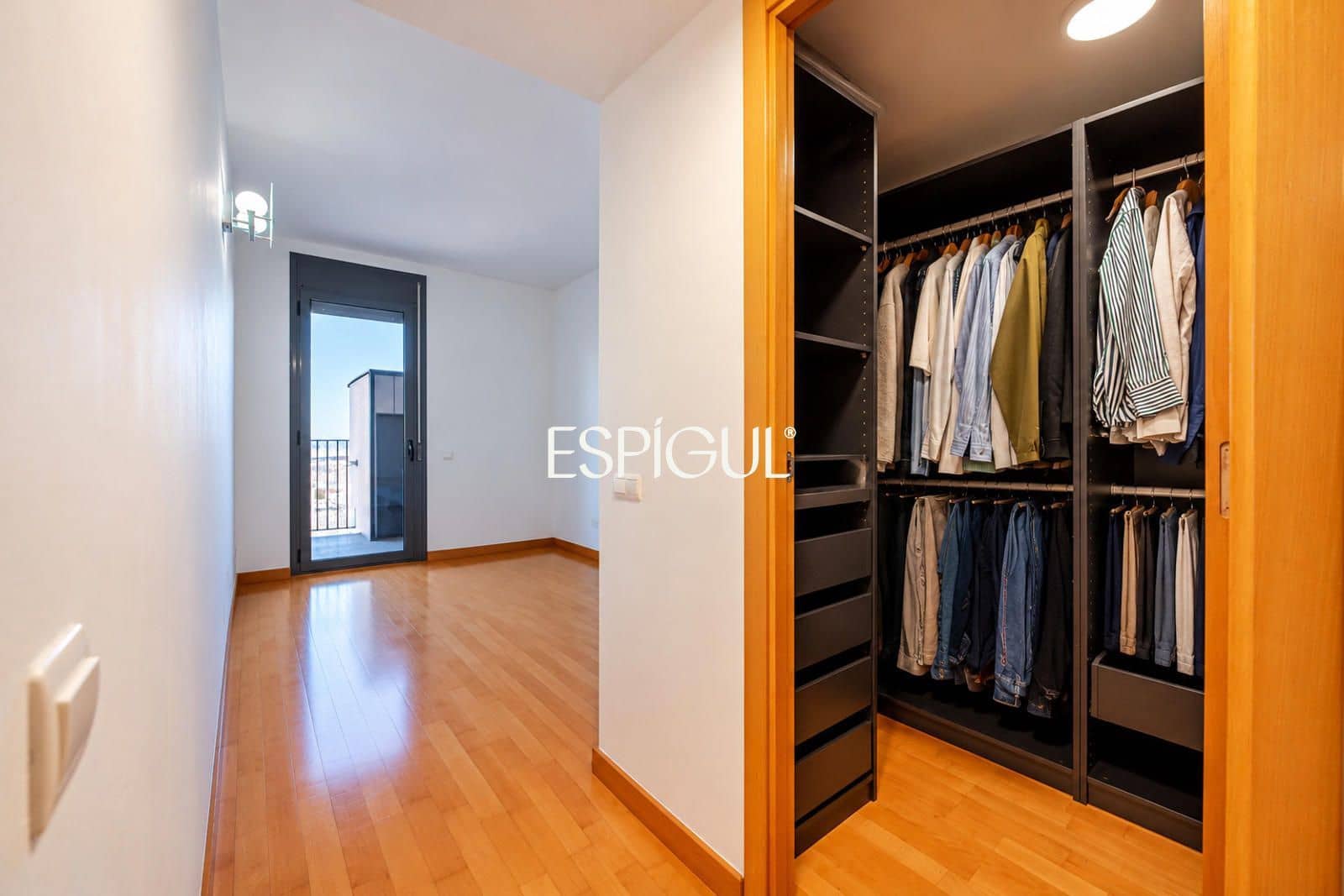 2 soverom Penthouse til salgs i Barcelona by med garasje - € 620 000 (Ref: 10185865)
