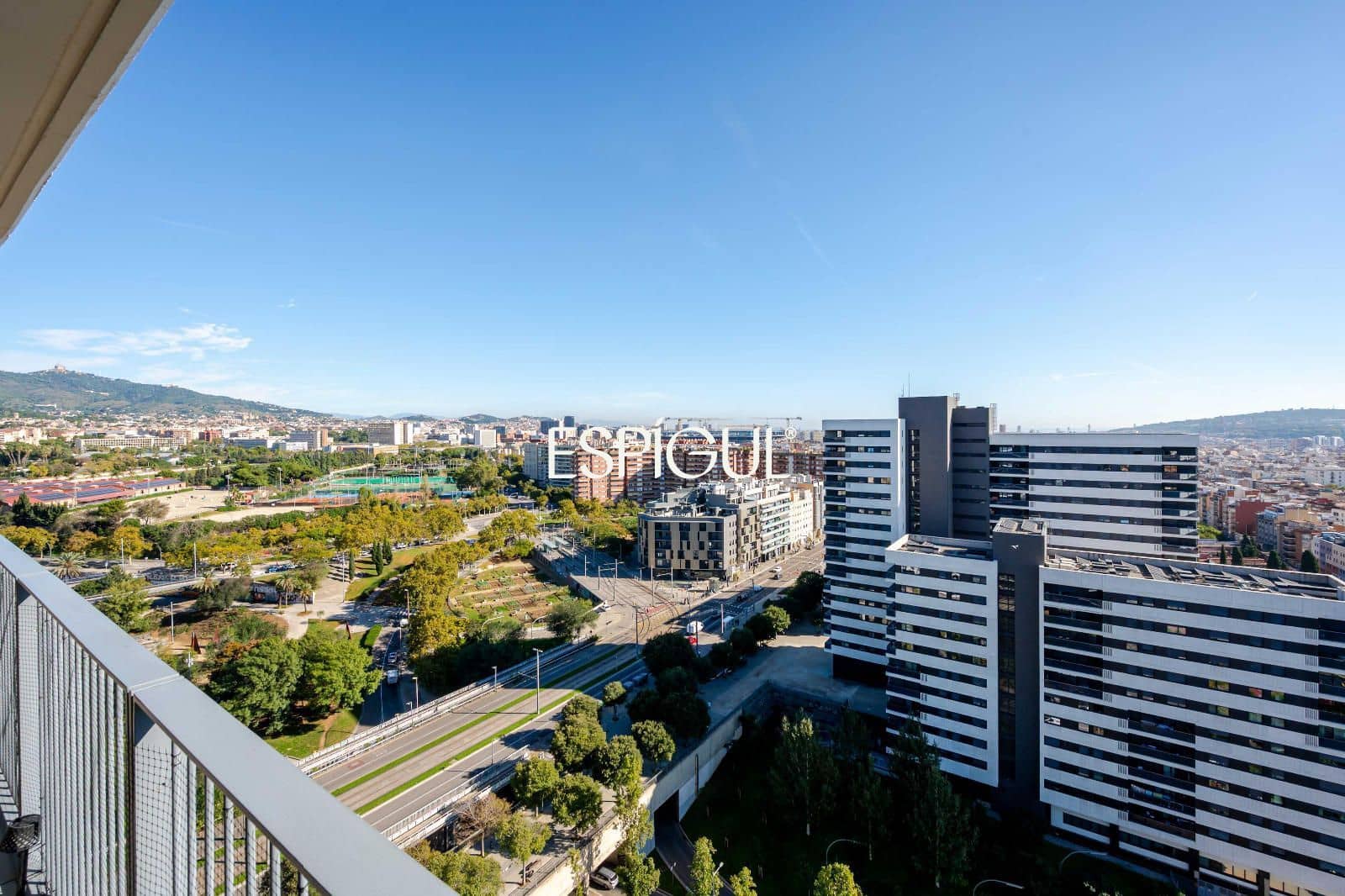 2 soverom Penthouse til salgs i Barcelona by med garasje - € 620 000 (Ref: 10185865)