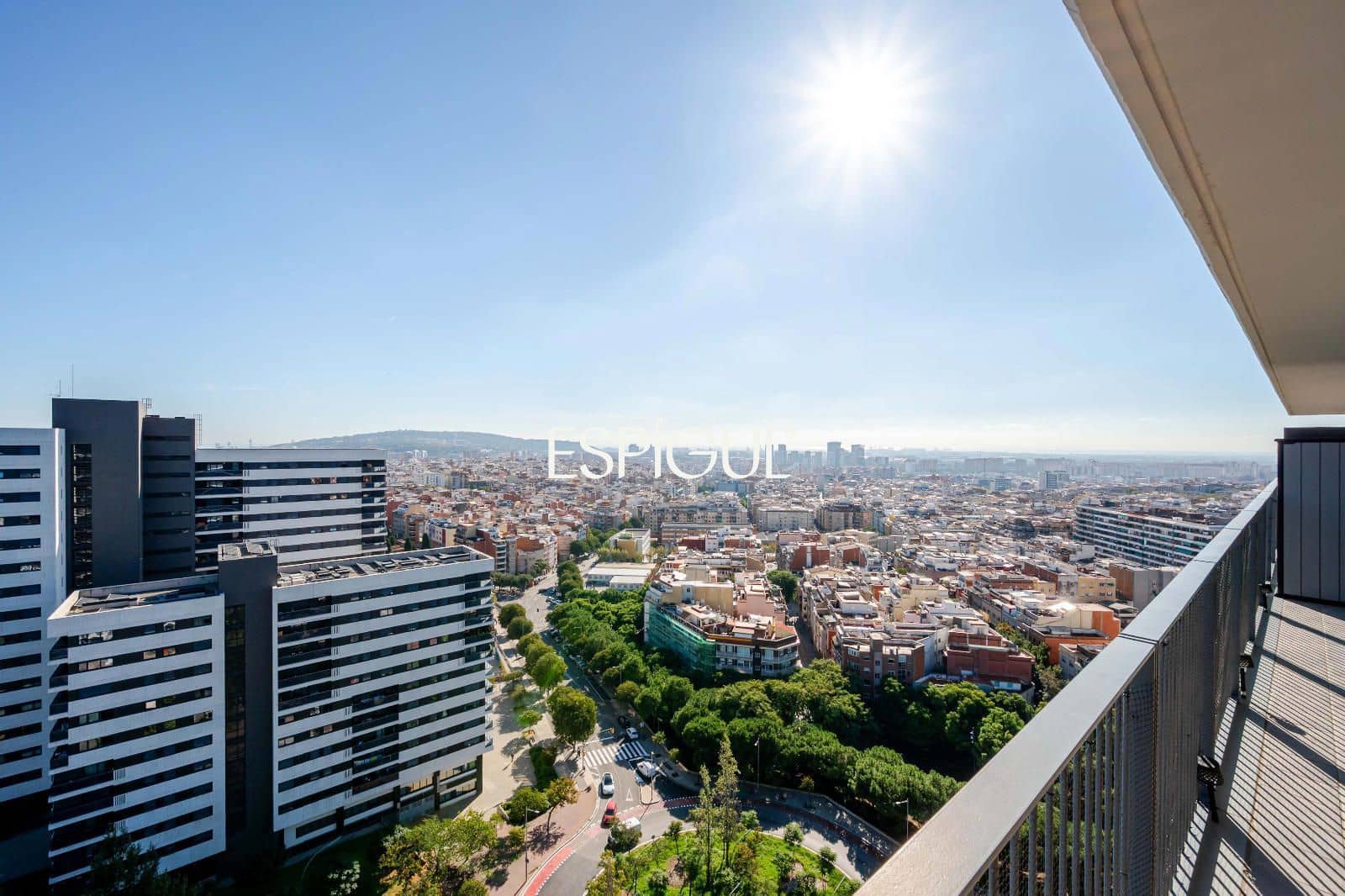 2 soverom Penthouse til salgs i Barcelona by med garasje - € 620 000 (Ref: 10185865)