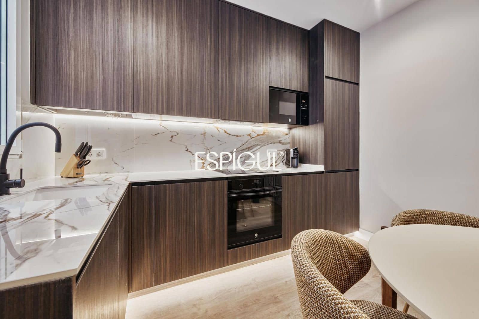 2 slaapkamer Flat te koop in Madrid stad - € 869.000 (Ref: 10016149)