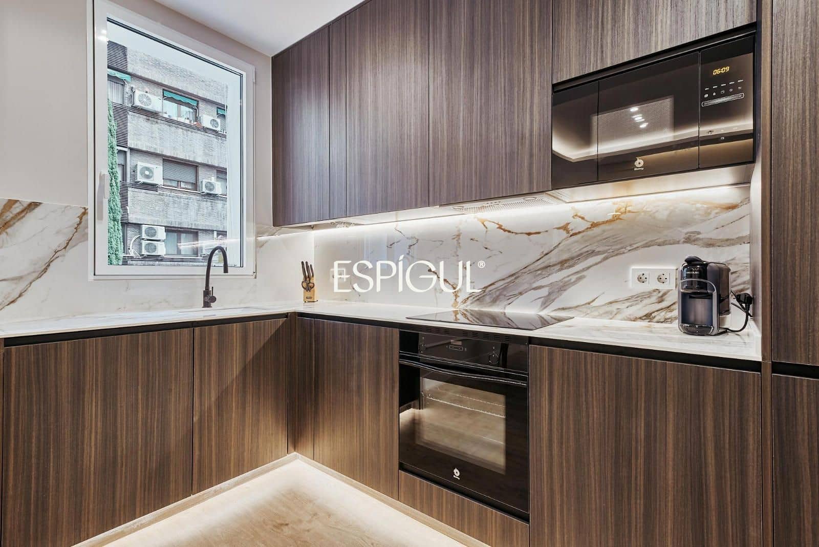 2 slaapkamer Flat te koop in Madrid stad - € 869.000 (Ref: 10016149)