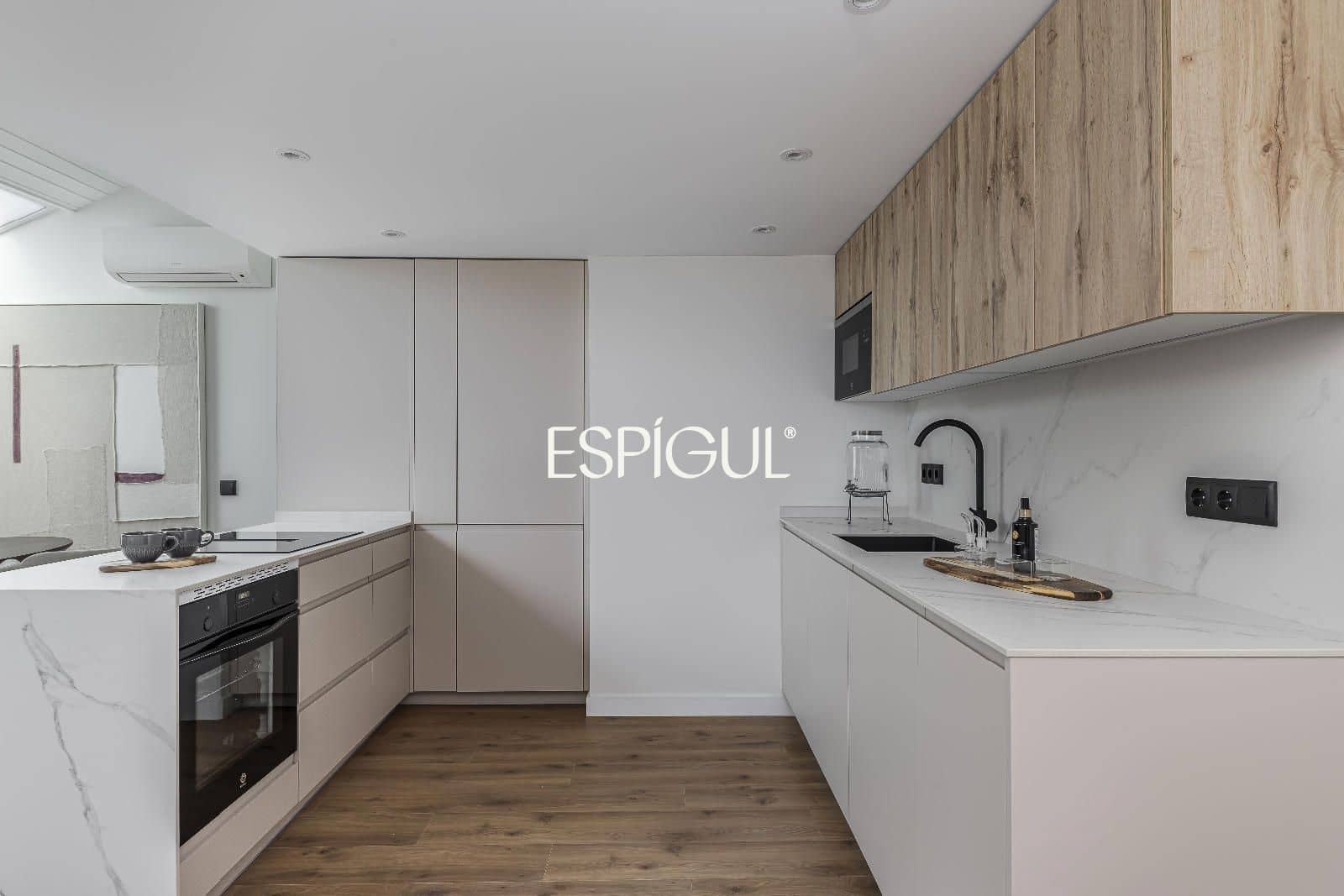1 slaapkamer Flat te koop in Madrid stad - € 890.000 (Ref: 10016159)