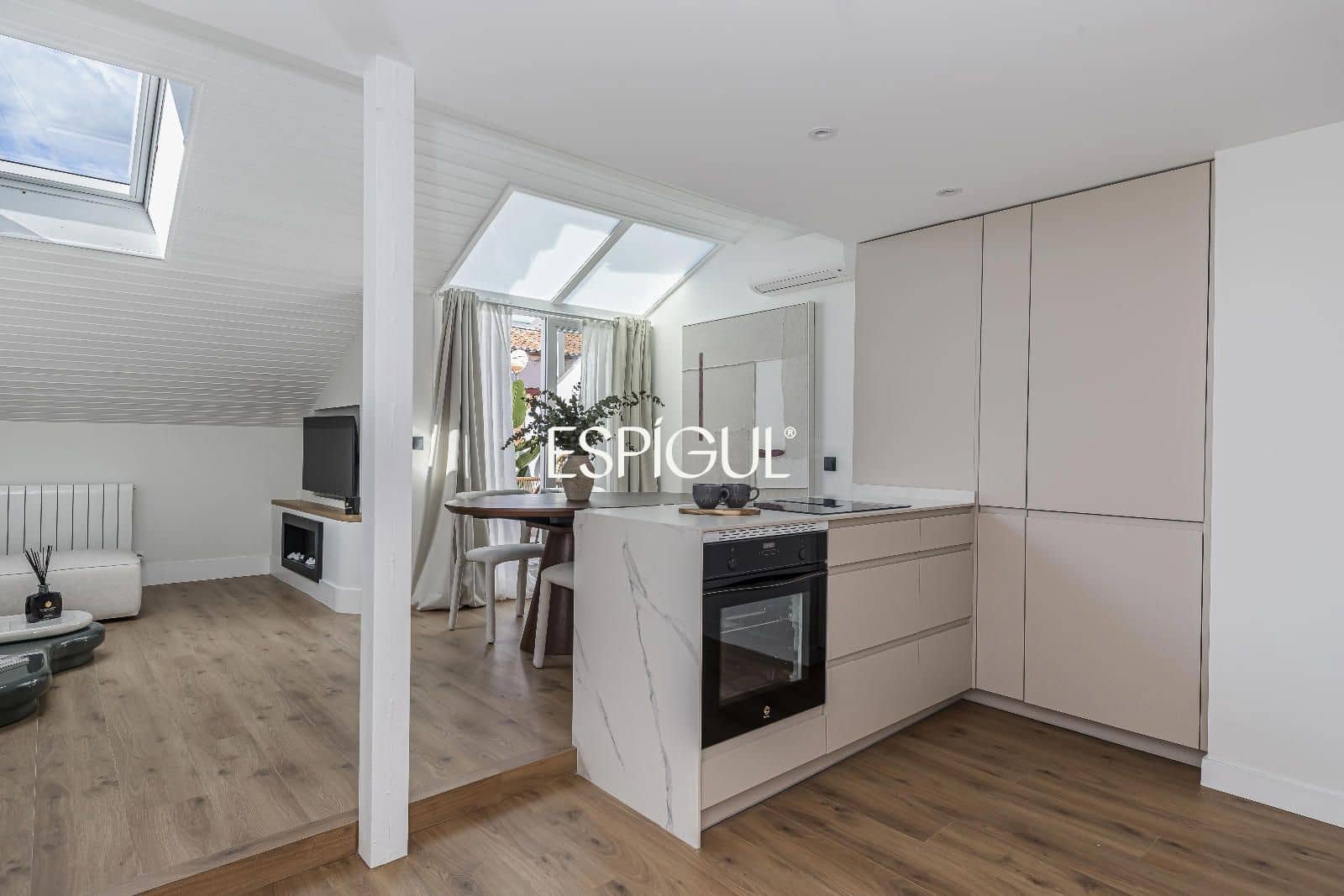 1 slaapkamer Flat te koop in Madrid stad - € 890.000 (Ref: 10016159)