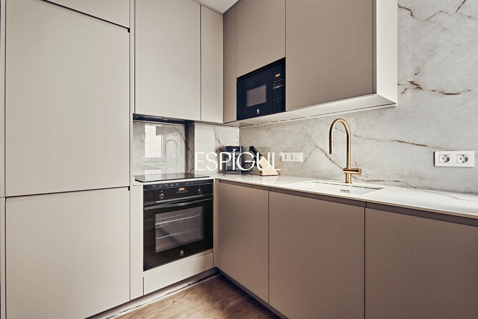 2 bedroom Flat for sale in Madrid city - € 789,000 (Ref: 10016172)
