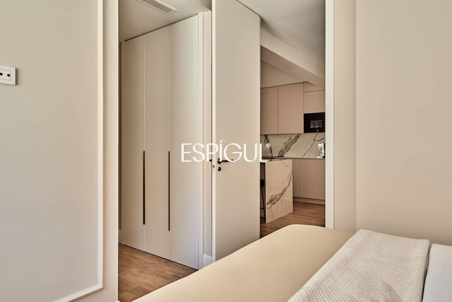 4 bedroom Flat for sale in Madrid city with garage - € 1,799,000 (Ref: 10016193)