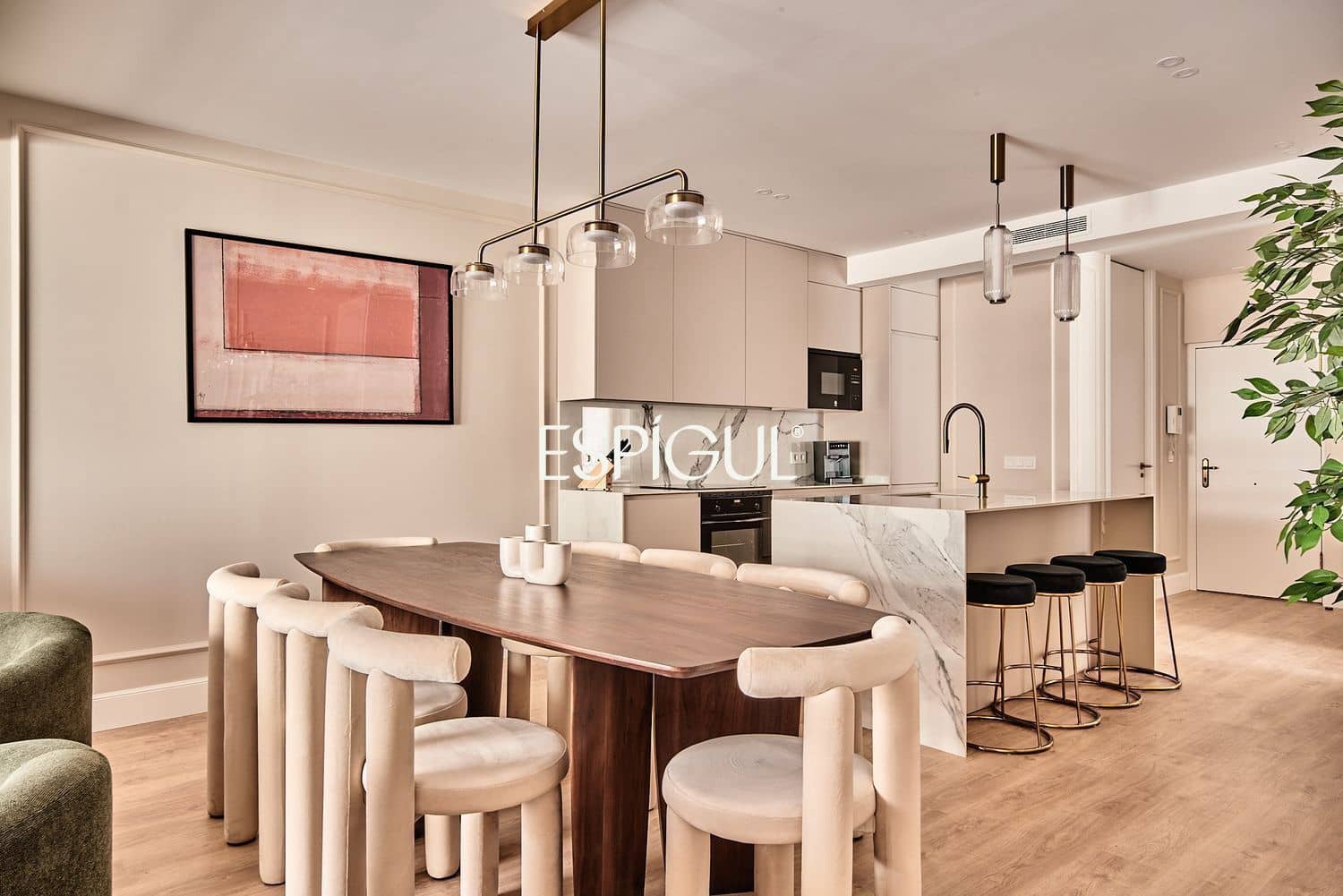 4 bedroom Flat for sale in Madrid city with garage - € 1,799,000 (Ref: 10016193)