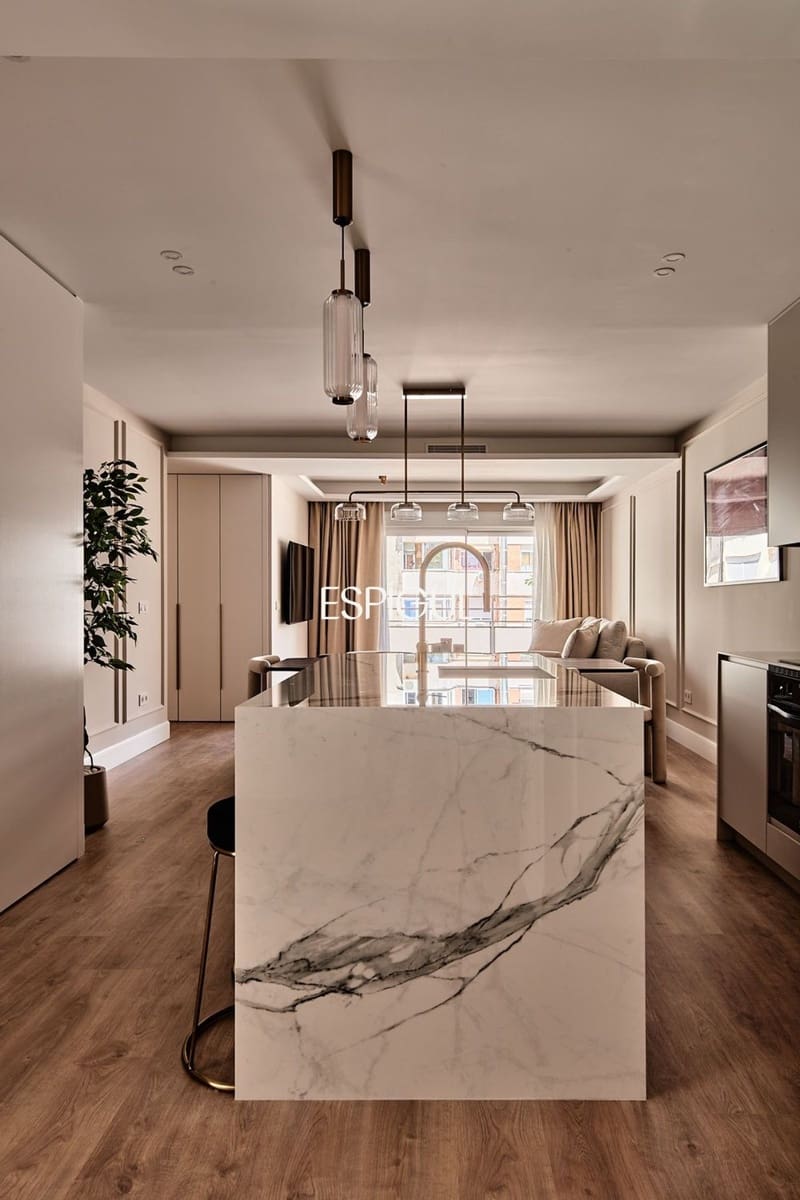 4 bedroom Flat for sale in Madrid city with garage - € 1,799,000 (Ref: 10016193)