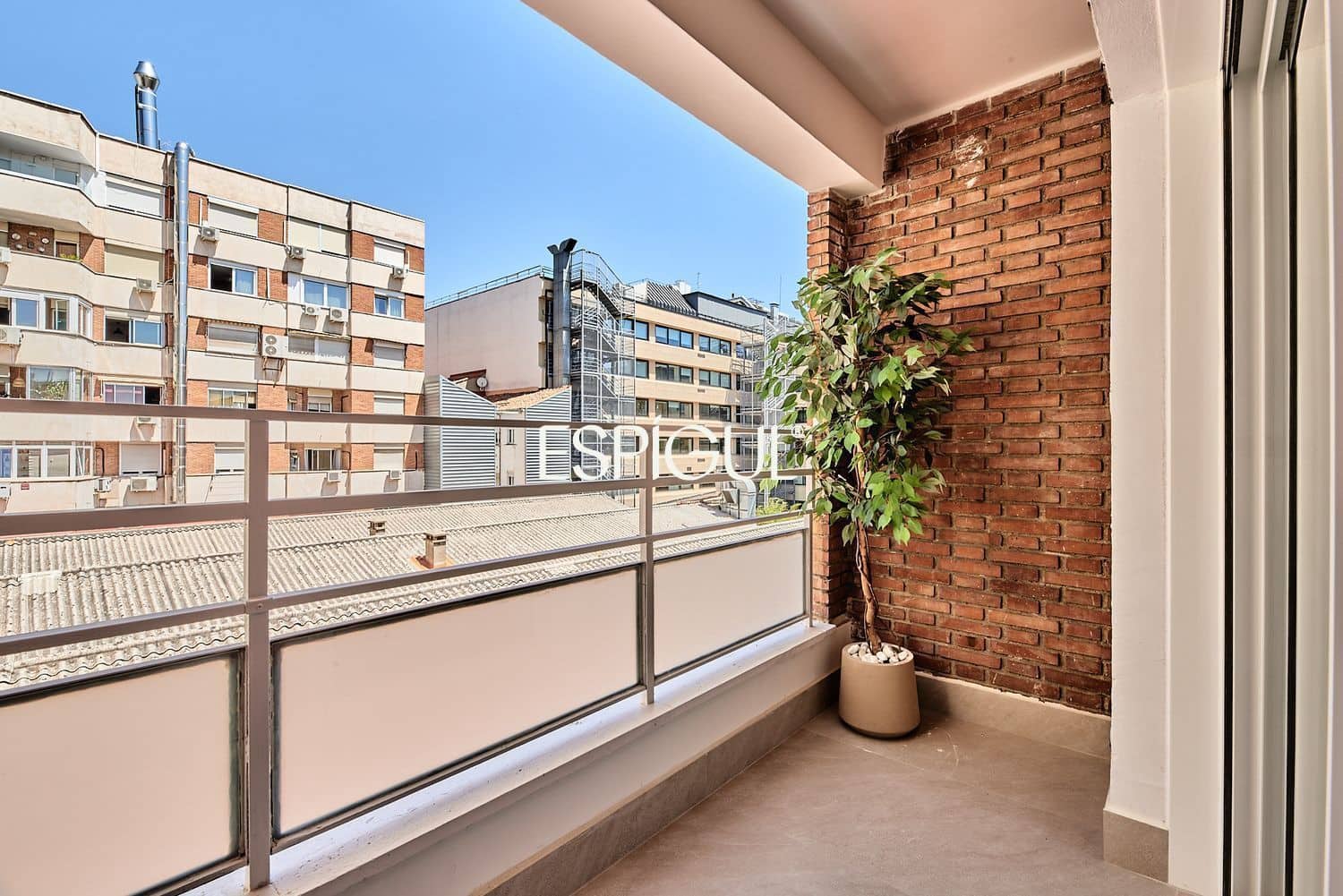 4 bedroom Flat for sale in Madrid city with garage - € 1,799,000 (Ref: 10016193)