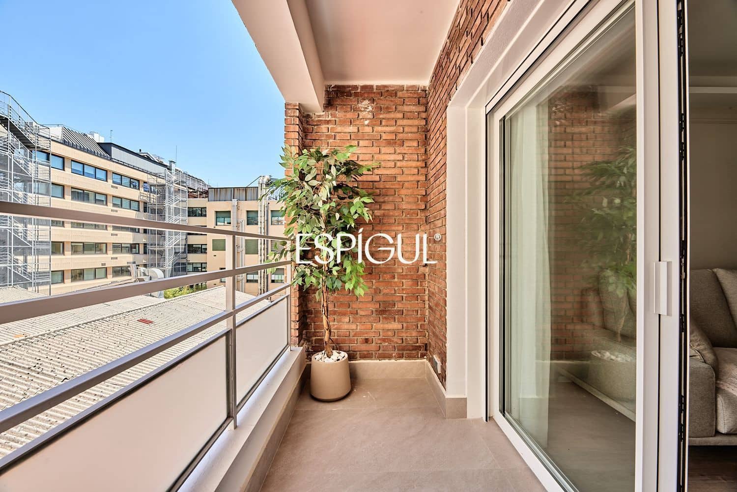 4 bedroom Flat for sale in Madrid city with garage - € 1,799,000 (Ref: 10016193)