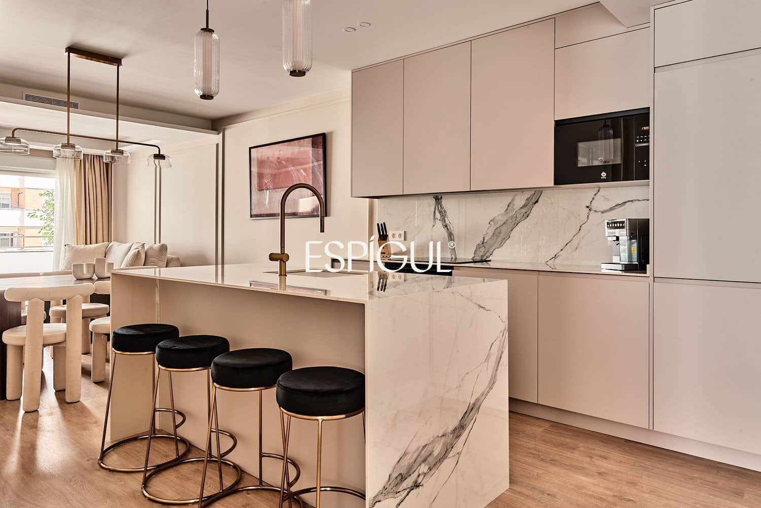 4 bedroom Flat for sale in Madrid city with garage - € 1,799,000 (Ref: 10016193)