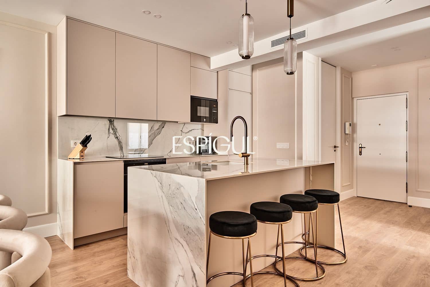 4 bedroom Flat for sale in Madrid city with garage - € 1,799,000 (Ref: 10016193)