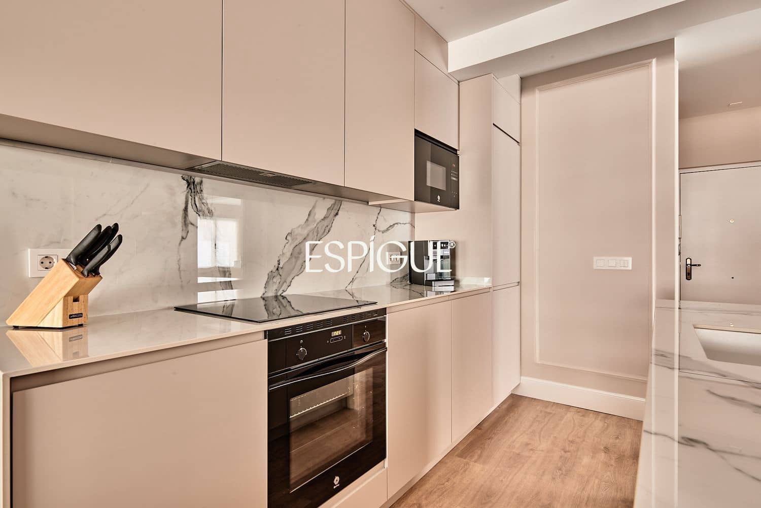 4 bedroom Flat for sale in Madrid city with garage - € 1,799,000 (Ref: 10016193)