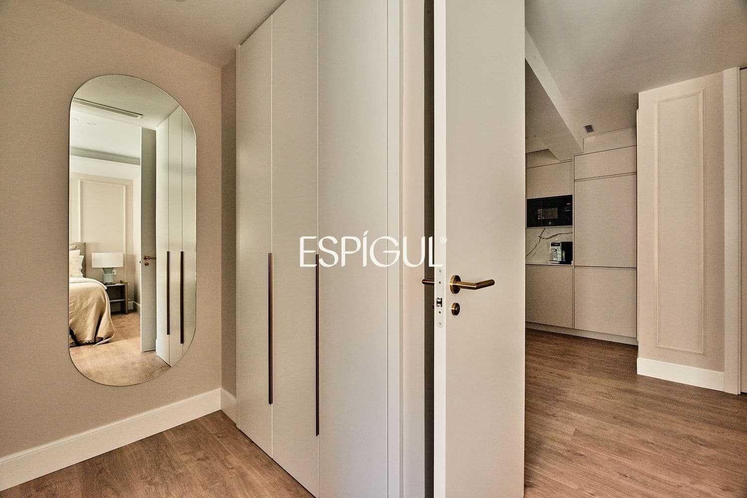 4 bedroom Flat for sale in Madrid city with garage - € 1,799,000 (Ref: 10016193)