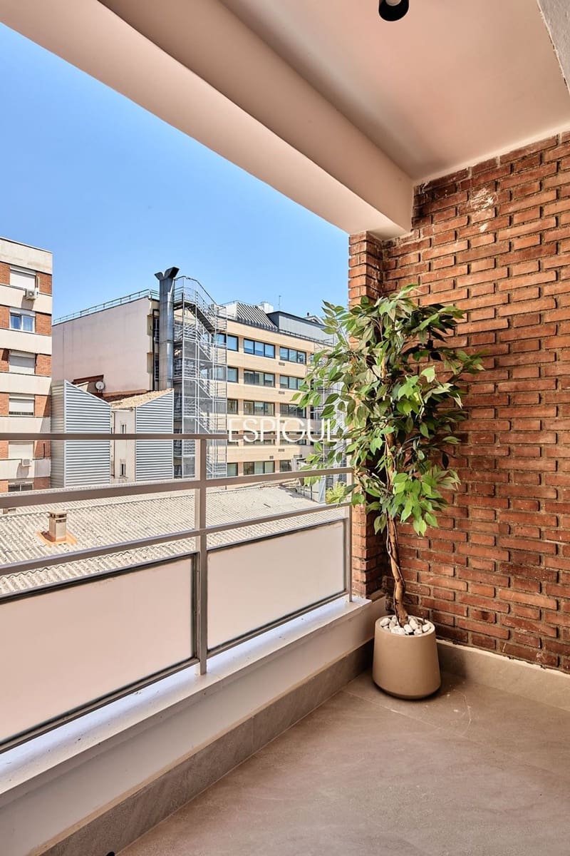 4 bedroom Flat for sale in Madrid city with garage - € 1,799,000 (Ref: 10016193)