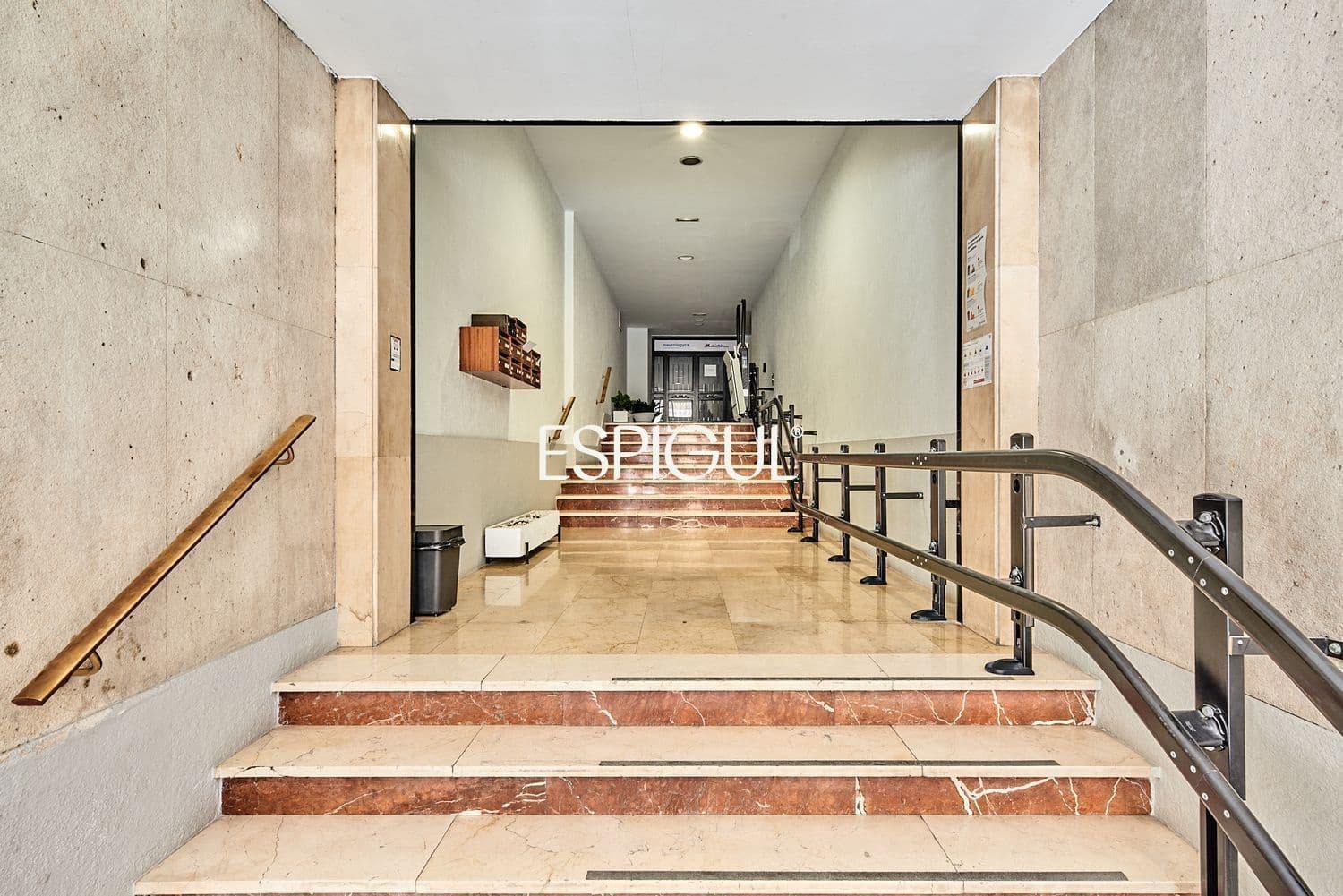 4 bedroom Flat for sale in Madrid city with garage - € 1,799,000 (Ref: 10016193)