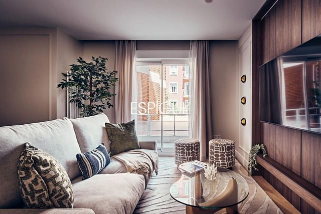 3 soveværelse Lejlighed til salg i Salamanca, Madrid by med garage - € 1.899.000 (Ref: 10016194)