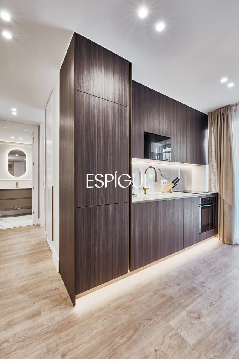 2 bedroom Flat for sale in Madrid city - € 1,049,000 (Ref: 10016205)